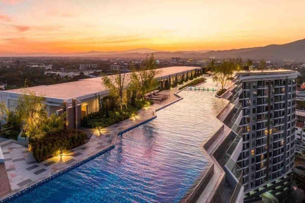 New & Cozy 2 Bedroom @ The Astra Sky River Chiang Mai Extérieur photo