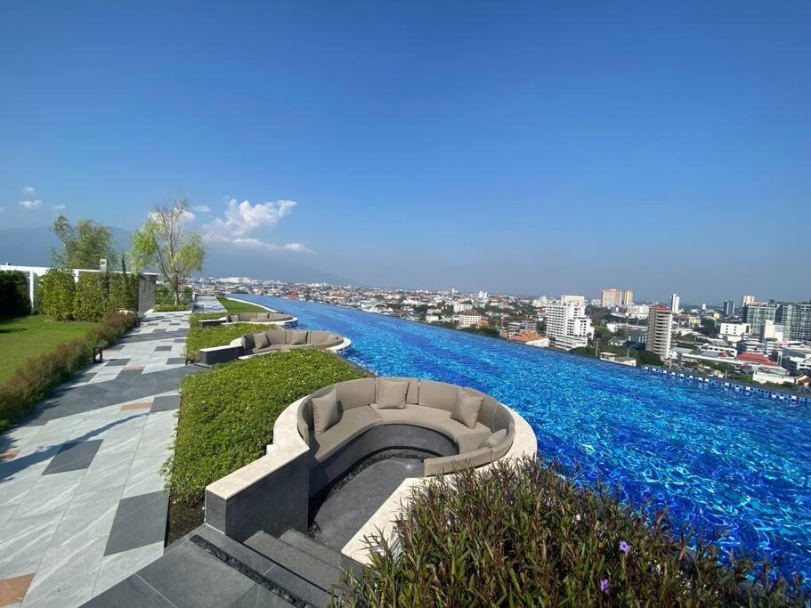 New & Cozy 2 Bedroom @ The Astra Sky River Chiang Mai Extérieur photo